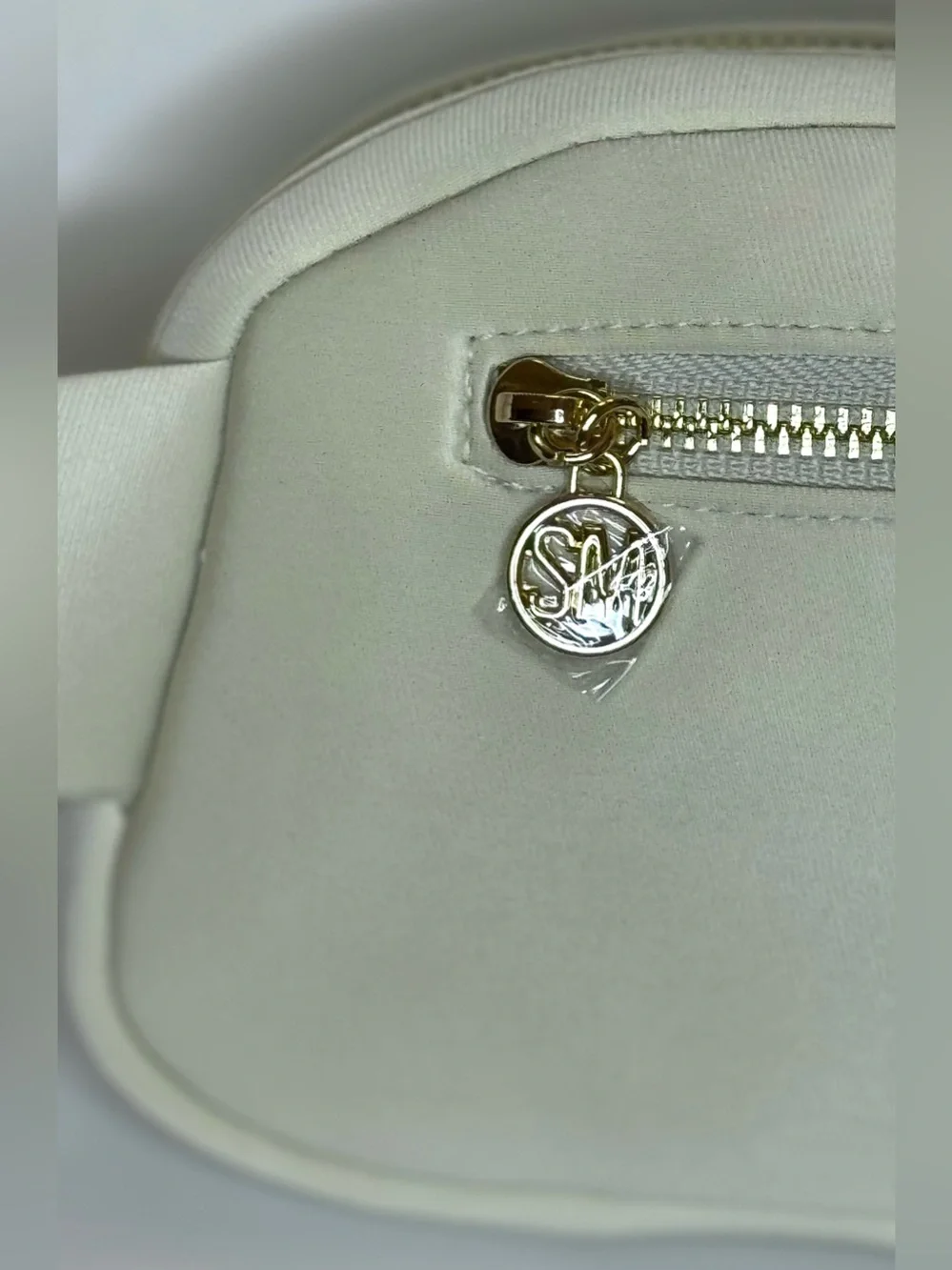 Steve Madden White Quilted Belt Bag Crossbody Gold Hardware Y2K Chic 🤍✨